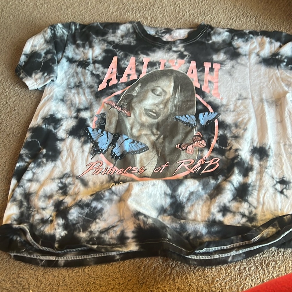 Aaliyah graphic tee
